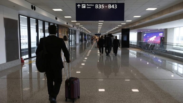 O aeroporto internacional do Rio de Janeiro é o segundo mais movimentado do Brasil, com 17 milhões de passageiros no ano passado