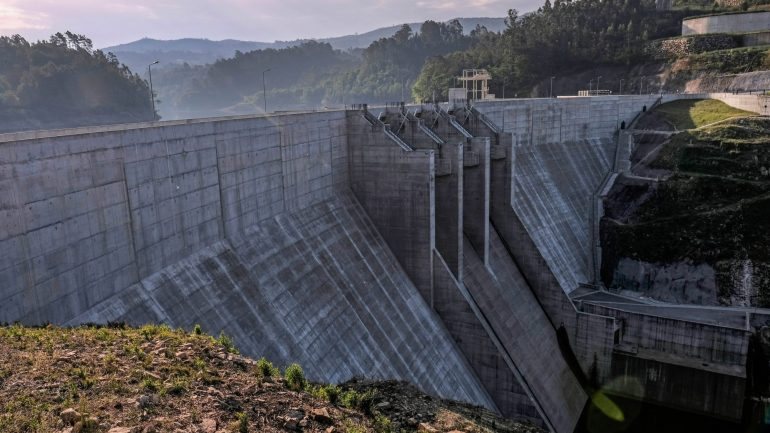 A reduzida atividade das barragens em Portugal e Espanha foi o resultado da seca prolongada