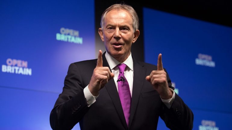 Tony Blair: Corbyn deve acabar com a ambiguidade