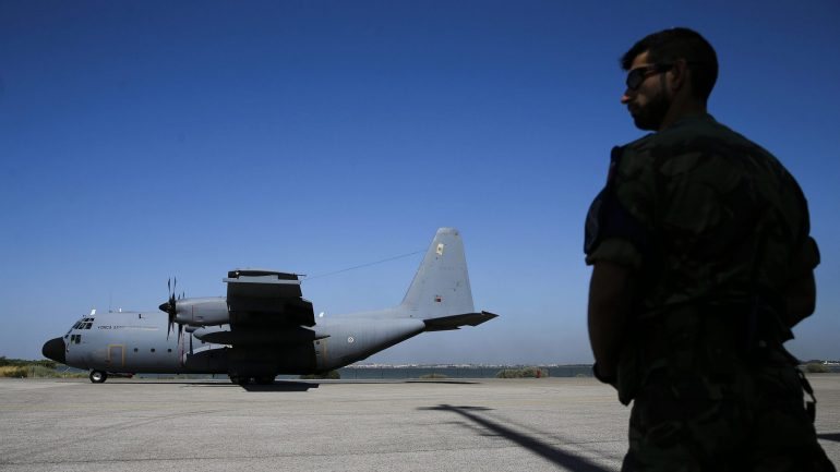Em fevereiro, Governo e a ANA assinaram um memorando para aprofundar o estudo para a transformação da base aérea militar do Montijo como aeroporto complementar de Lisboa
