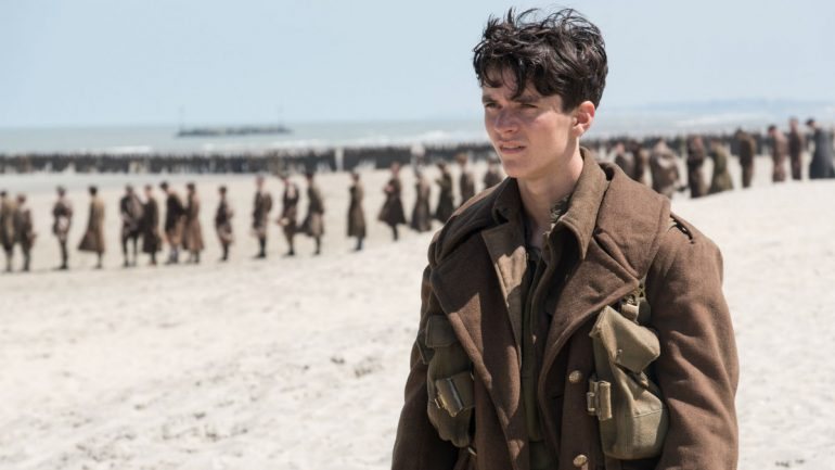 O estreante Fionn Whitehead interpreta o atarantado soldado Tommy em &quot;Dunkirk&quot;, de Christopher Nolan