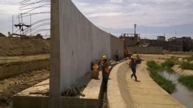 Lima exigiu a paralização das obras no passado dia 5 de junho, afirmando que &quot;tem um impacto negativo na integração fronteiriça&quot;