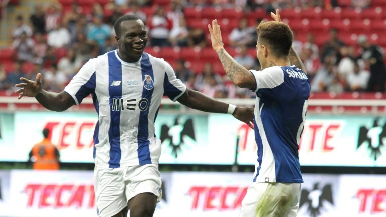 Aboubakar e Otávio fizeram os dois golos do FC Porto frente ao Chivas ainda na primeira parte