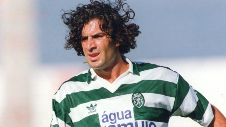 Luís Figo costumava jogar com a camisola 7 e saiu em 1995 do Sporting para o Barcelona
