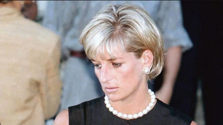 Diana morreu a 31 de agosto de 1997 num acidente no túnel da Pont de l'Alma, em Paris