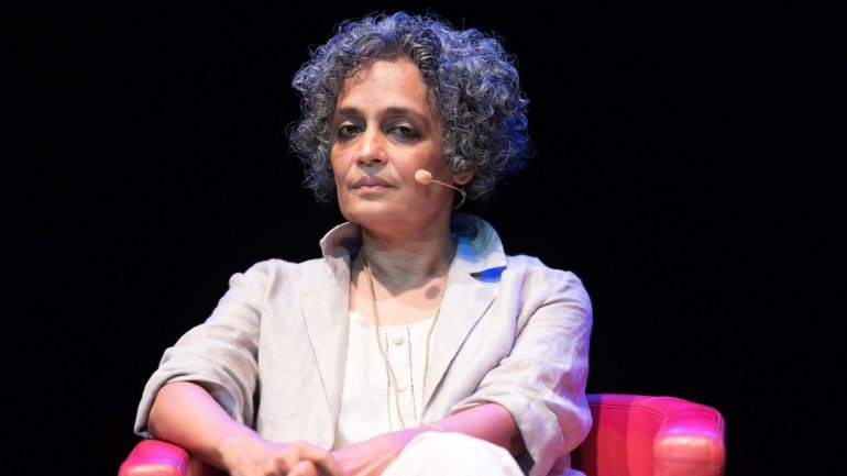Arundhati Roy é uma das nomeadas