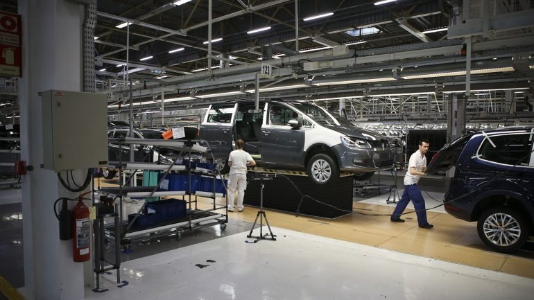 Os trabalhadores da Autoeuropa contestavam os horários por turnos que lhe estavam a ser propostos, devido ao início de produção de um novo veículo na fábrica de Palmela