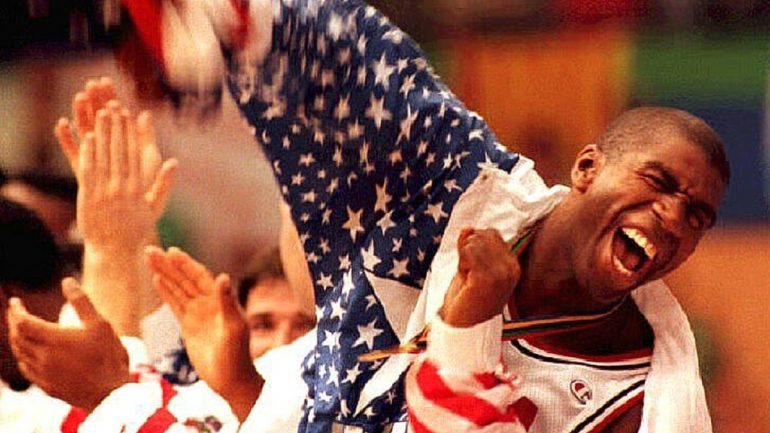 Magic Johnson, que tinha anunciado a retirada em novembro de 1991 por doença, voltou para os Jogos Olímpicos