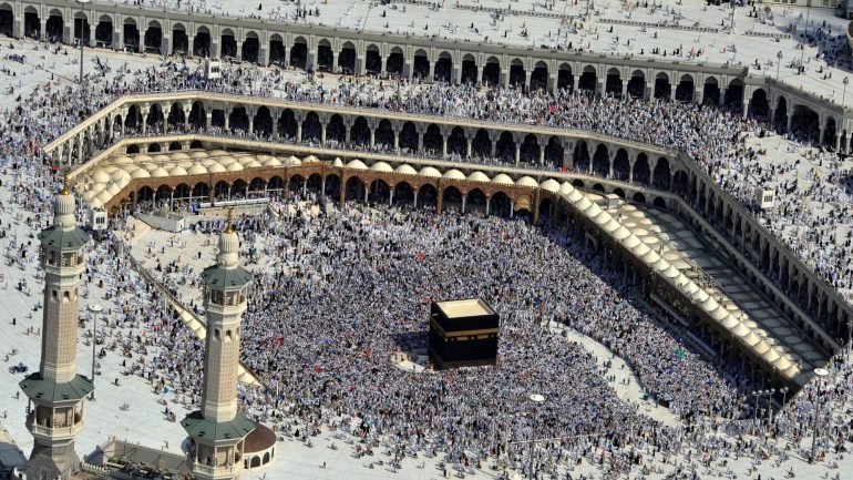 Fact Check. Nascente em Meca lança água e fogo ao mesmo tempo? – Observador