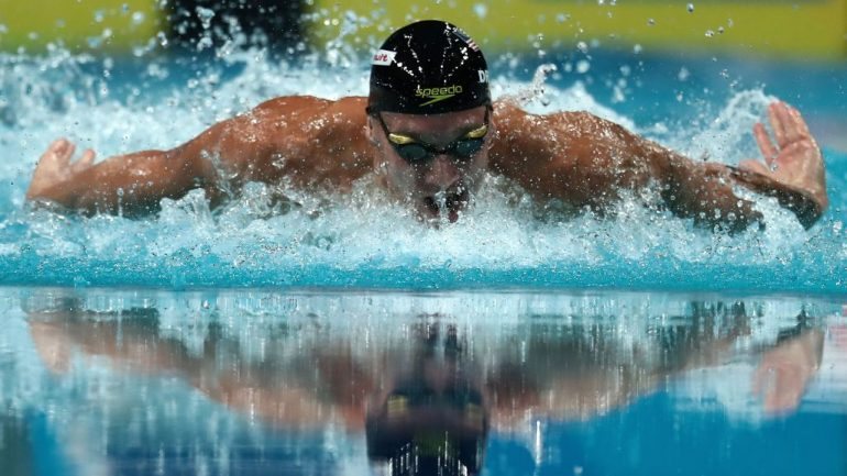Caeleb Dressel já vai em seis medalhas de ouro nos Mundiais e pode igualar o recorde de Phelps (sete) no último dia