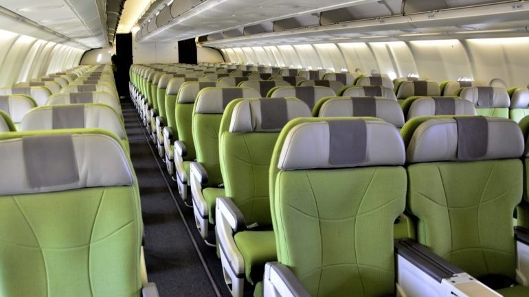 Na Air Europa, as distâncias entre os assentos e a largura dos mesmos é praticamente a mesma entre a classe económica e a primeira classe