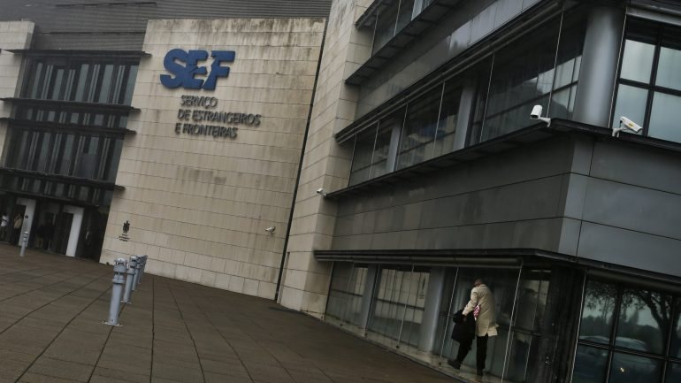 O principal sindicato dos funcionários do SEF já tinha ameaçado com uma greve geral caso a ministra da Administração Interna não respondesse às principais reivindicações dos profissionais