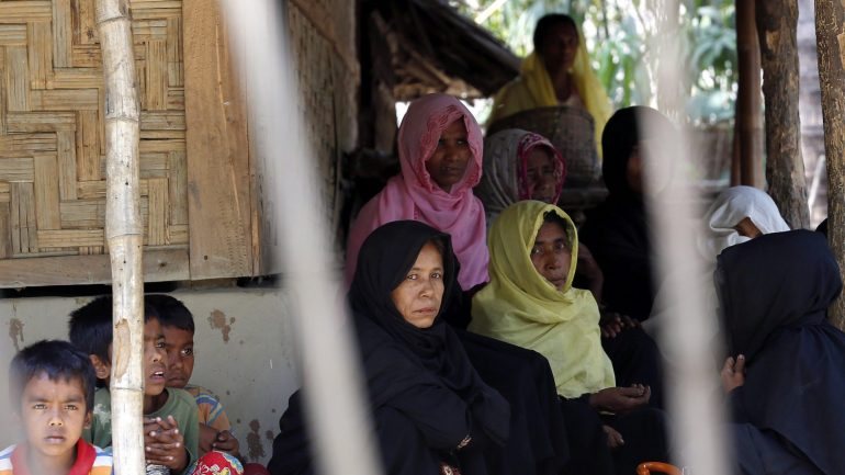 Mais de um milhão de rohingya vivem no estado de Rakhine, onde sofrem uma crescente discriminação desde o surto de violência sectária