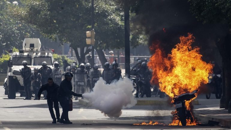 O registo oficial da crise na Venezuela atribui a mais de metade deles a abusos por parte da força pública