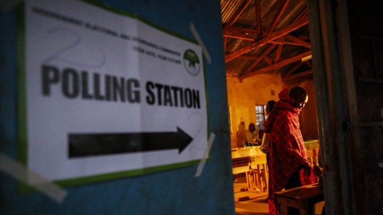 Quase 20 milhões de quenianos são chamados às assembleias de voto