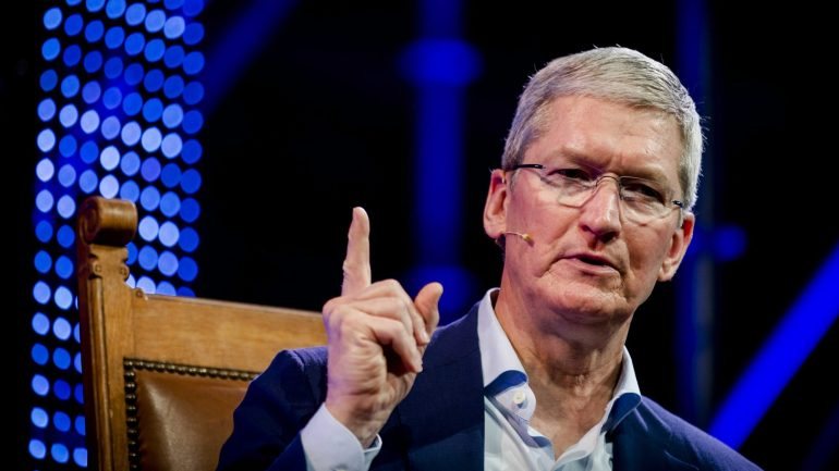 Tim Cook disse aos colaboradores da Apple que o que aconteceu em Charlottesville não tinha lugar num país como os EUA