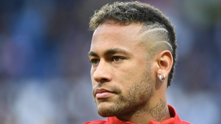 Neymar foi comprado pelo PSG por 222 milhões de euros, um dos valores mais altos de sempre pagos por um jogador