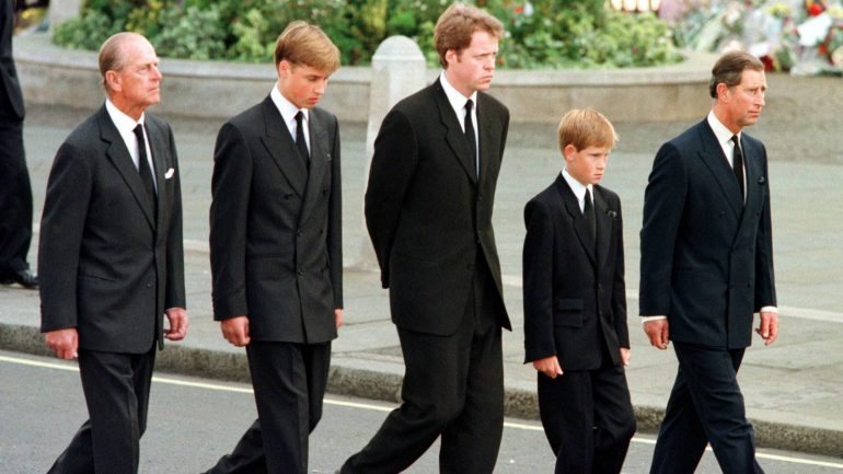 É a primeira vez que os príncipes agradecem publicamente o apoio emocional dado pelo príncipe Carlos
