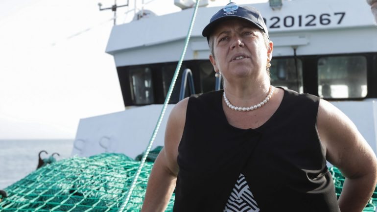 A embarcação &quot;Vila do Infante&quot; foi detida &quot;devido à falta de registo&quot; de 18.000 quilogramas de atum-rabilho e tubarão sardo&quot;