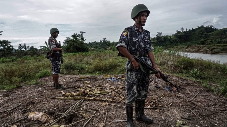 A maior parte das vítimas mortais foi precisamente entre os insurgentes, da minoria Rohingya, com um total de 21 baixas