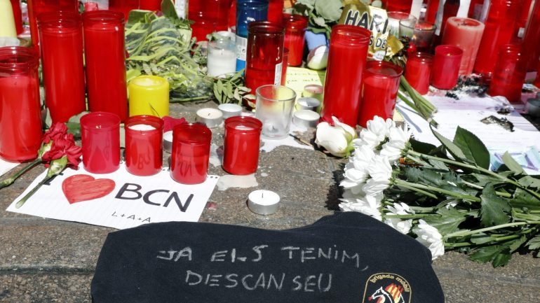 Os atentados ocorridos na semana passada na Catalunha provocaram 15 mortos, entre os quais duas portuguesas, e mais de 100 feridos