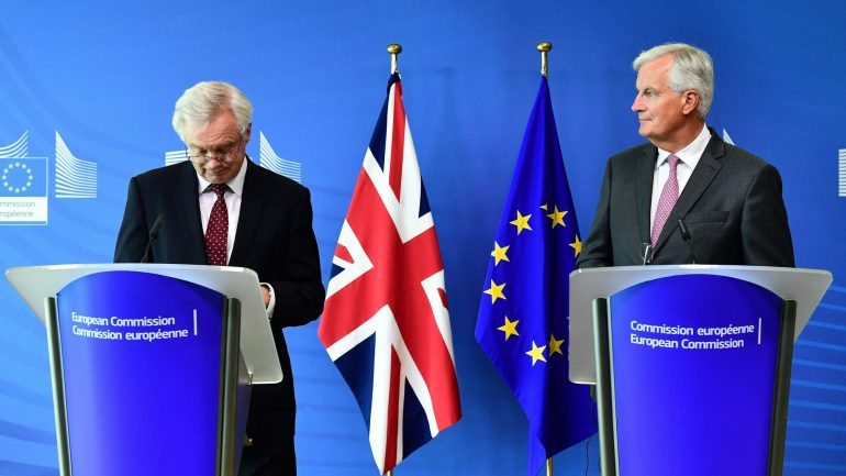 A saída do Reino Unido da União Europeia, decidida em referendo, está prevista para março de 2019