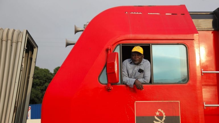A reabilitação da linha férrea foi concluída pela CR20 em 2015, voltando assim a fazer-se a ligação, por comboio, entre o litoral e a fronteira com a República Democrática do Congo