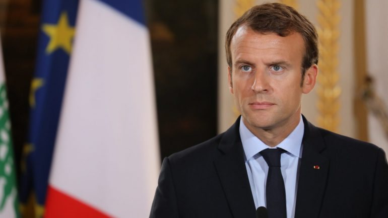 Macron prometeu reforçar as leis antiterroristas para &quot;organizar uma saída bem gerida do estado de emergência&quot;