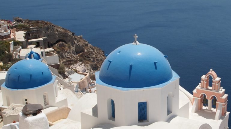 A igreja ortodoxa Anastasi é um dos mais conhecidos &quot;postais&quot; da ilha grega de Santorini
