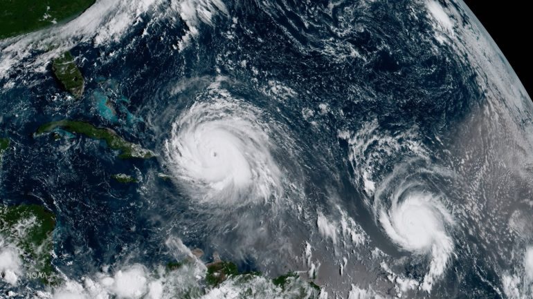 O furacão está agora a 840 quilómetros a este-sudeste de Miami