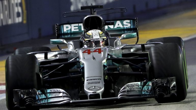 Lewis Hamilton partiu em quinto lugar da grelha mas venceu. É o sétimo triunfo da época