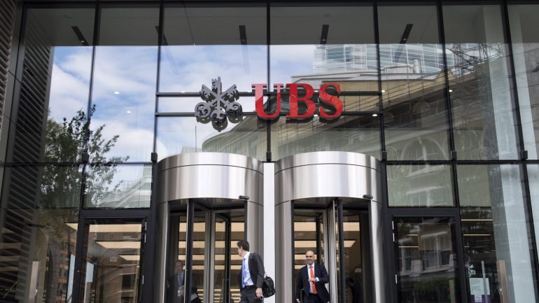 O primeiro caso de sanitas entupidas aconteceu no banco suíço UBS