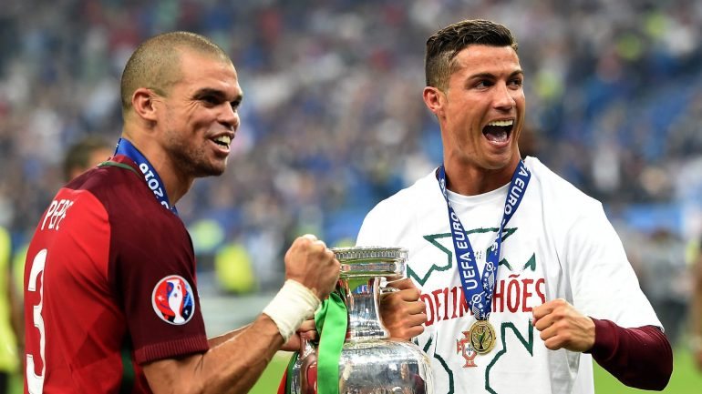 Cristiano Ronaldo e Pepe foram campeões europeus pela Seleção Nacional
