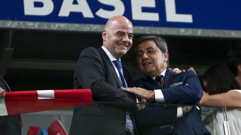 Fernando Gomes com Gianni Infantino, que foi eleito presidente da FIFA em 2016