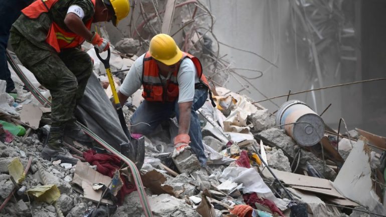 O sismo da passada terça-feira já fez mais de 270 mortos e 100 desaparecidos