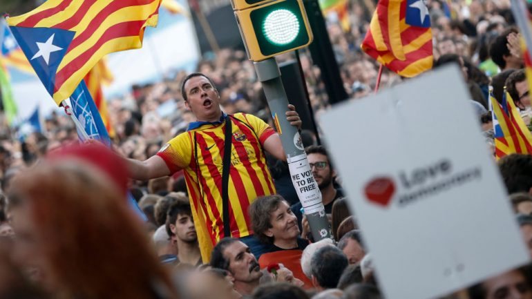 Depois das detenções de quarta-feira, os ânimos exaltaram-se na Catalunha