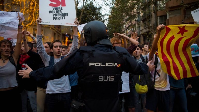 Faltam duas semanas para o referendo de dia 1 de outubro mas Madrid e Barcelona continuam em guerra pela sua constitucionalidade