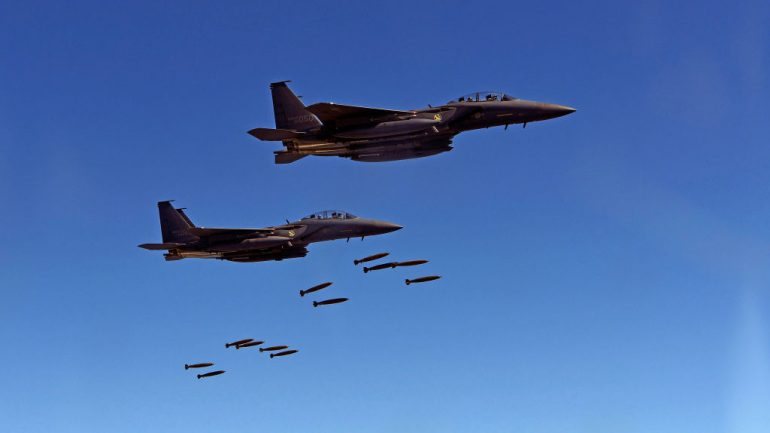 Dois aviões norte-americanos em exercícios militares na Península da Coreia em agosto.