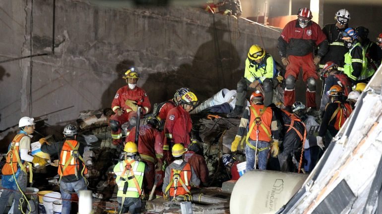 Os três sismos registados nas últimas três semanas no México provocaram mais de 430 mortos