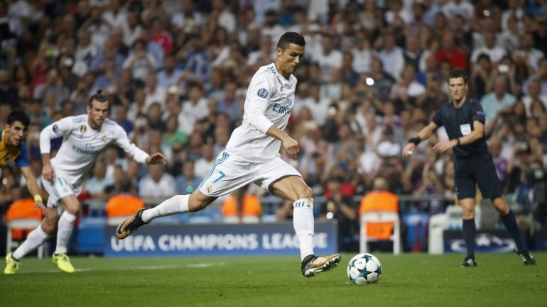 Cristiano Ronaldo bisou com o Apoel e o B. Dortmund, levando quatro golos em dois jogos da Champions