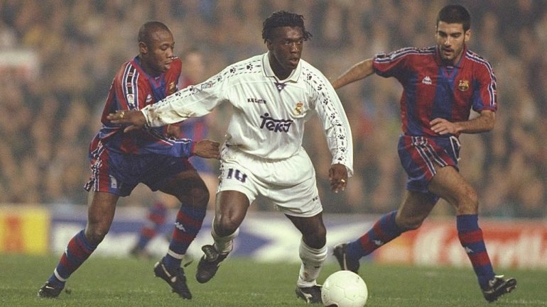 Amunike esteve no Barcelona entre 1996 e 2000, tendo sido companheiro de Guardiola e jogado contra Seedorf (Real Madrid)