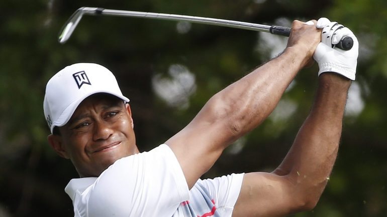 Depois dos problemas pessoais, Tiger Woods é agora assolado por problemas de saúde