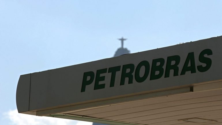 A Petrobras referiu que esta aprovação não deve ser considerada como um anúncio de oferta