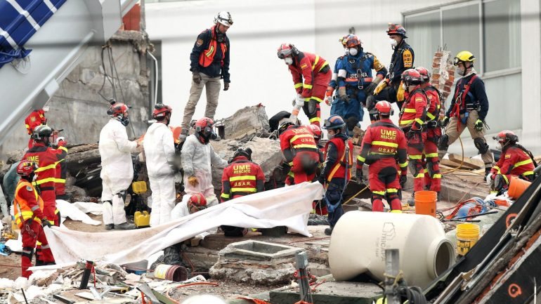 Os três tremores de terra registados a 7, 19 e 23 de setembro no México provocaram 445 mortos