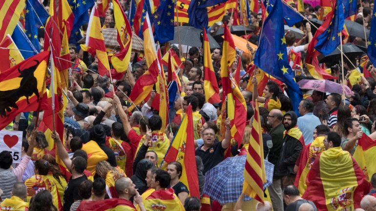 Ao longo do dia houve várias manifestações contra e a favor do referendo em Espanha