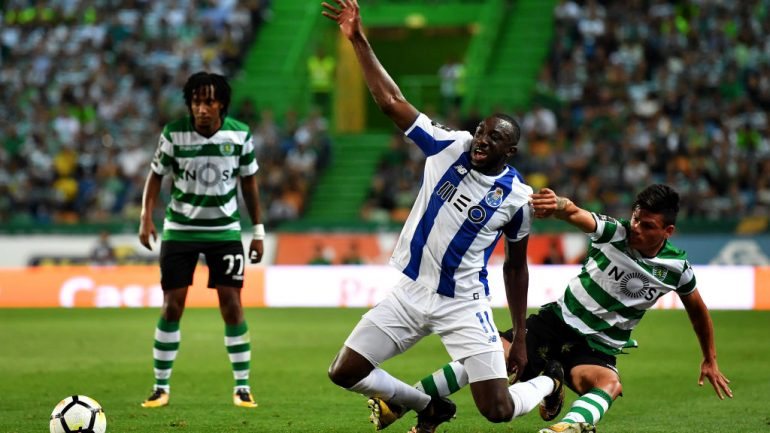 Marega foi uma constante dor de cabeça para Jonathan Silva na direita do ataque do FC Porto em Alvalade