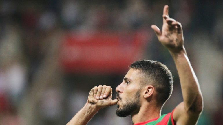 Ricardo Valente festeja o empate, naquele que é o primeiro golo de cabeça sofrido pelo Benfica em 2017-18
