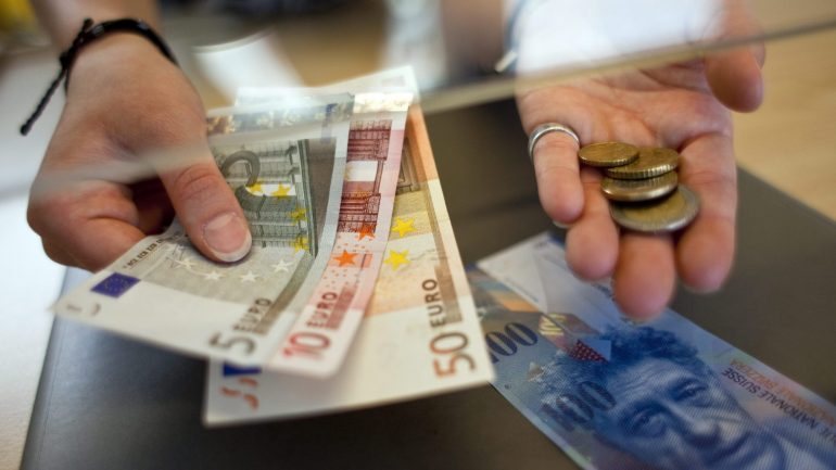 O Estado espera arrecadar até 2.750 milhões de euros em dívida de curto prazo até ao fim do ano