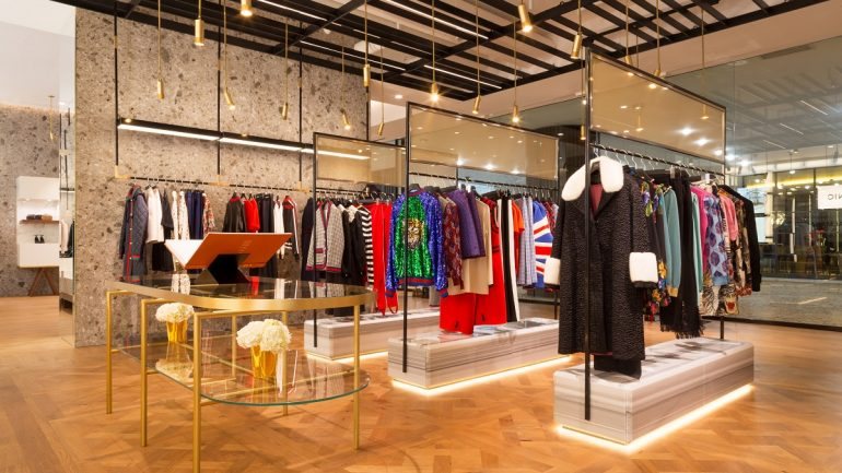 A nova Fashion Clinic de mulher, na Avenida da Liberdade, está irreconhecível e com a nova coleção da Gucci em destaque à entrada da loja.