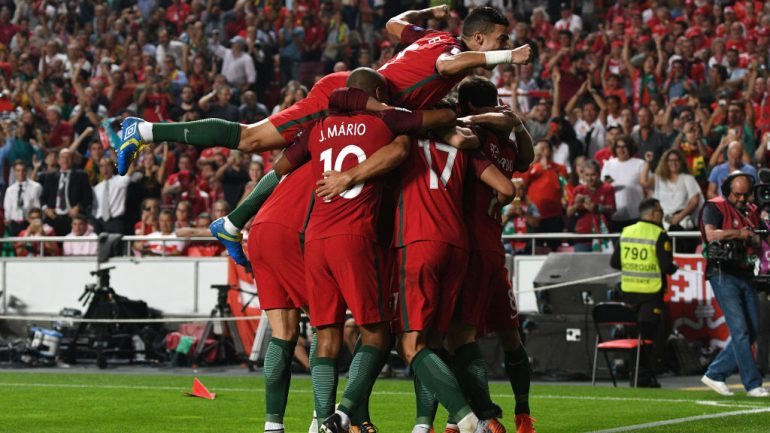 Portugal fez a festa na receção à Suíça, vencendo por 2-0 e assegurando a passagem direta à fase final do Mundial